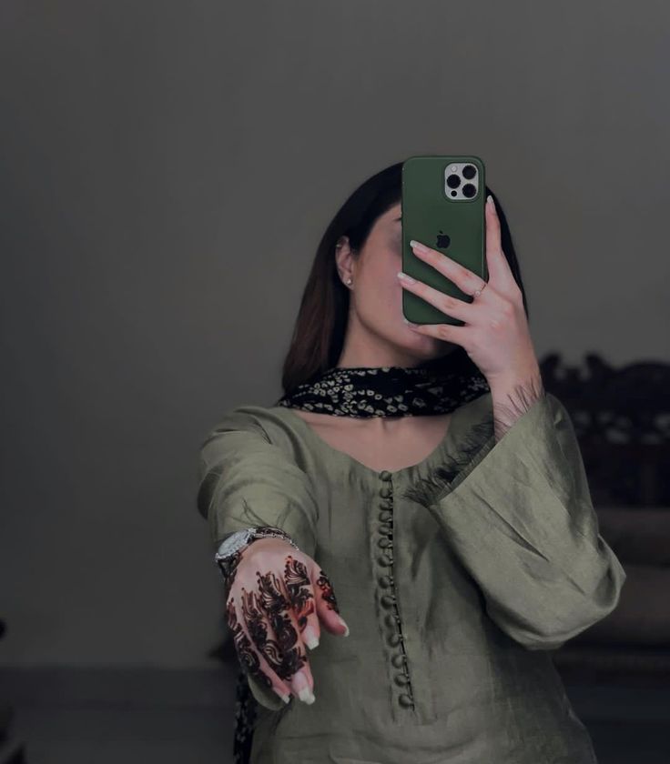 Instagram dp for girls with long hair