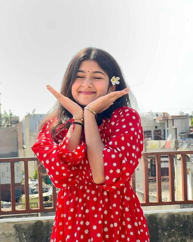 beautiful girl pic simple