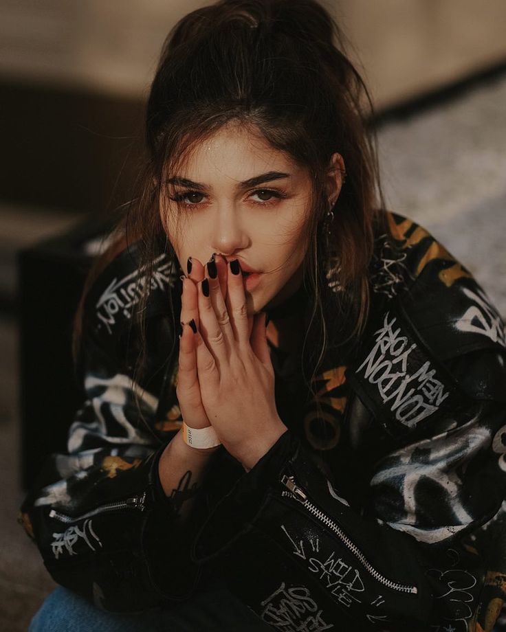 cool killer attitude girl dp instagram
