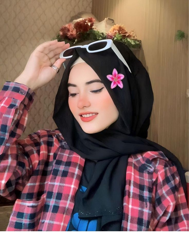 hijab girl dp natural pose