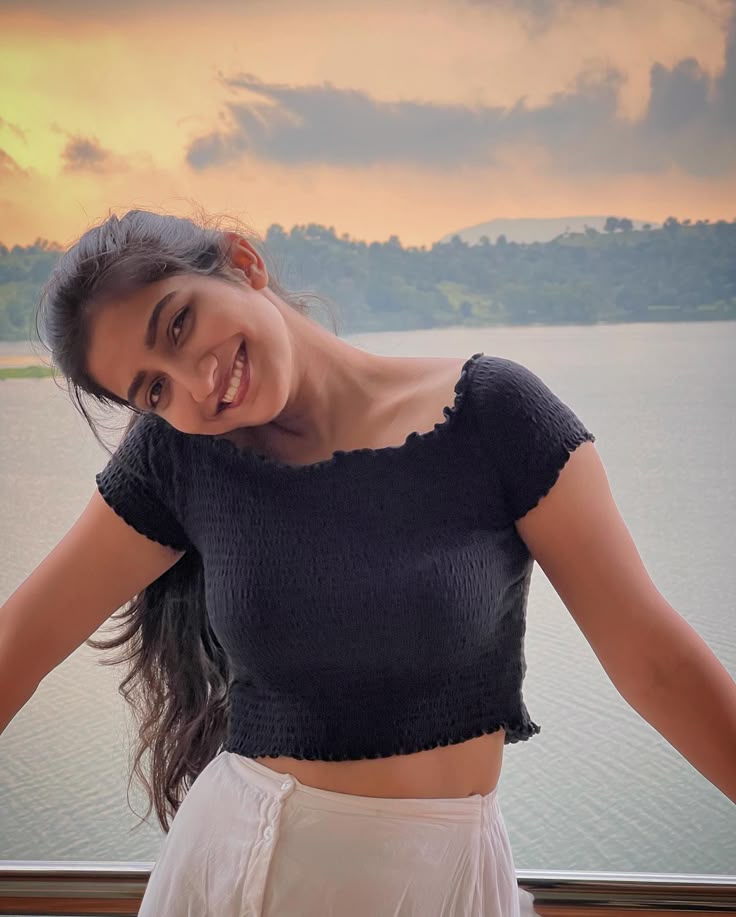 indian girl hidden face dp pics