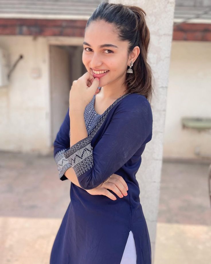 indian girl profile pic instagram