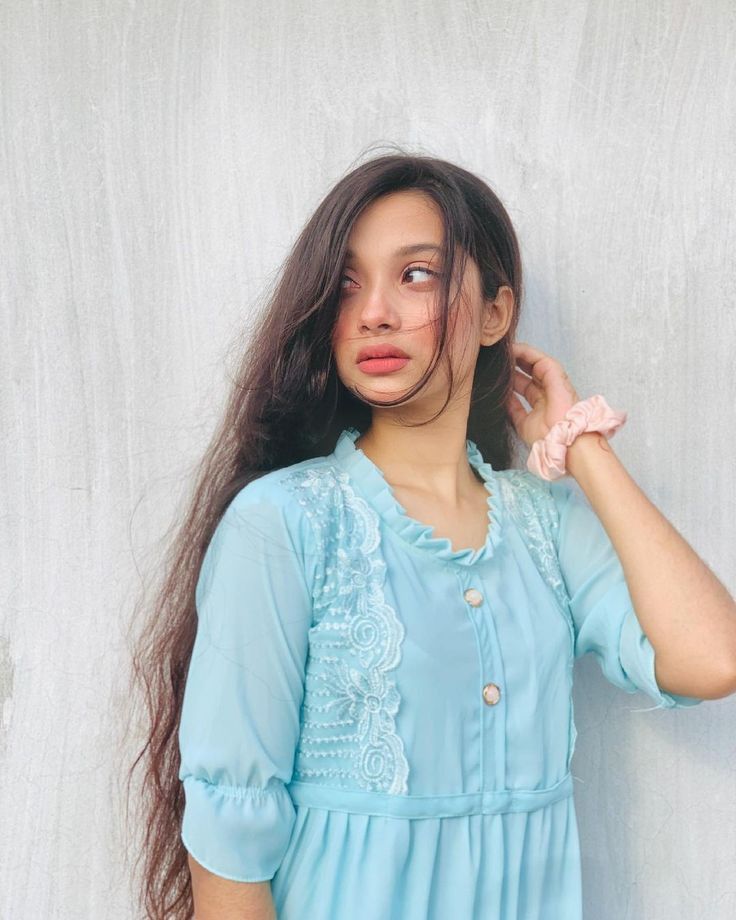 real girl pic for whatsapp dp