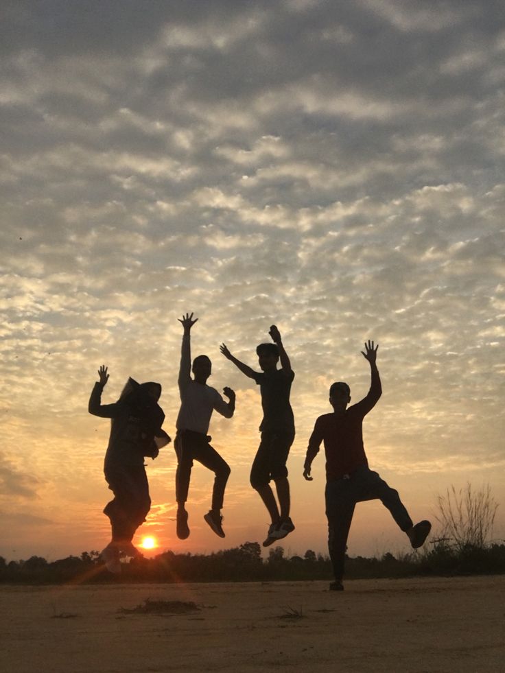 stylish friends group dp